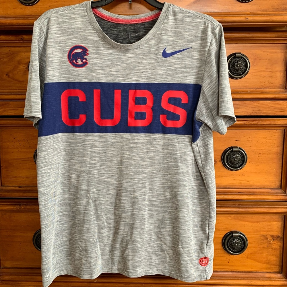 Men’s Nike Dri-fit Chicago Cubs tshirt M